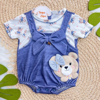 Macacão Curto Ursinha com Laço Azul - Off White e Jeans